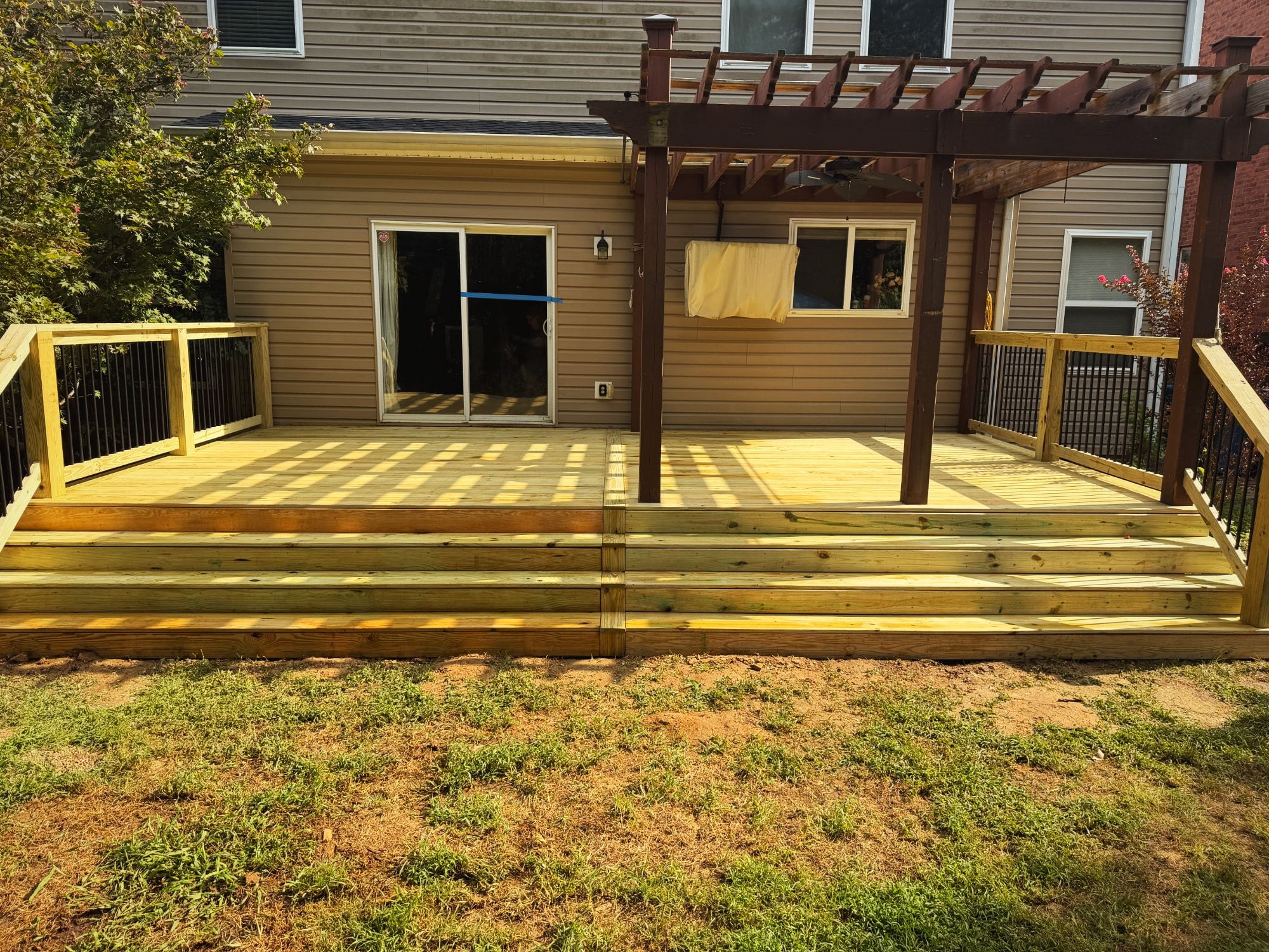 Deck with pergola, front elevation